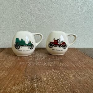 Henry Ford Museum Salt & Pepper Shakers‎ 1903 Cadillac 1902 Autocar Runabout